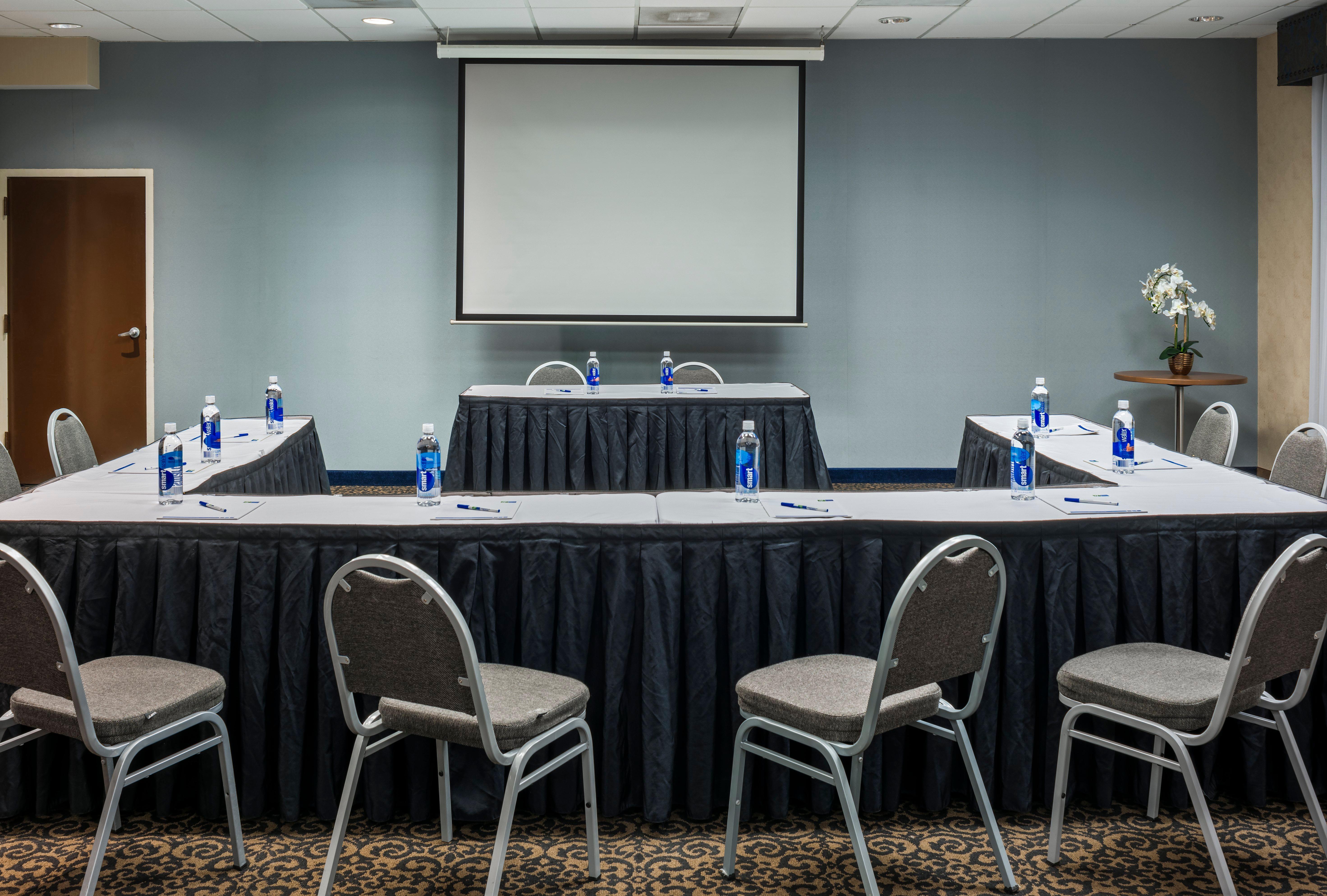 Holiday Inn Express & Suites Laurel Lakes By Ihg Exterior foto